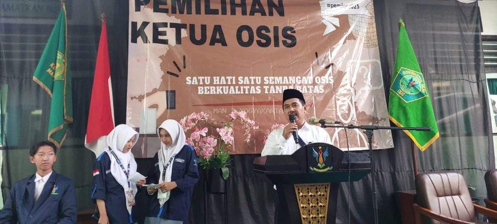  Kepala MAN 2 Yogyakarta Buka Pemilos OSIS Roudhotul Ulum