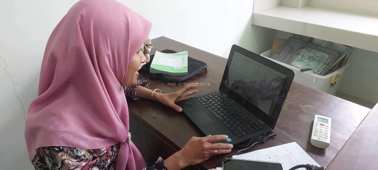 Leni, Guru Fisika MAN 2 Yogyakarta Dikukuhkan sebagai Instruktur Daring Literasi Sains, AKMI Kemenag RI