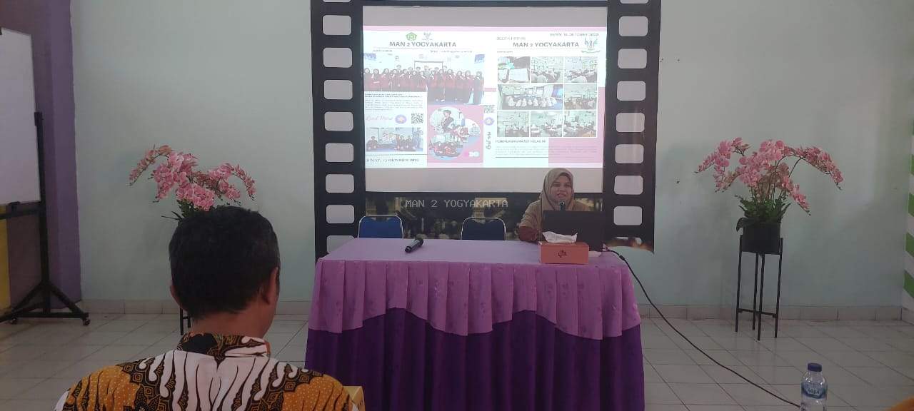 Ketua Tim Studi Lanjut MAN 2 Yogyakarta Sharing dengan MAN IC Pasuruan