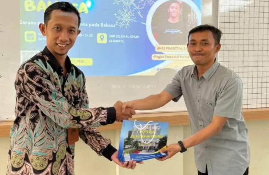 Guru MAN 2 Yogyakarta Menjadi Narasumber Workshop Literasi