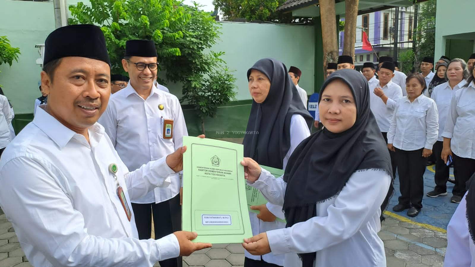 Guru Pendamping Siswa MAN 2 Yogyakarta Juara Olimpiade Bahasa Arab Tingkat Nasional, Terima SK Kenaikan Pangkat