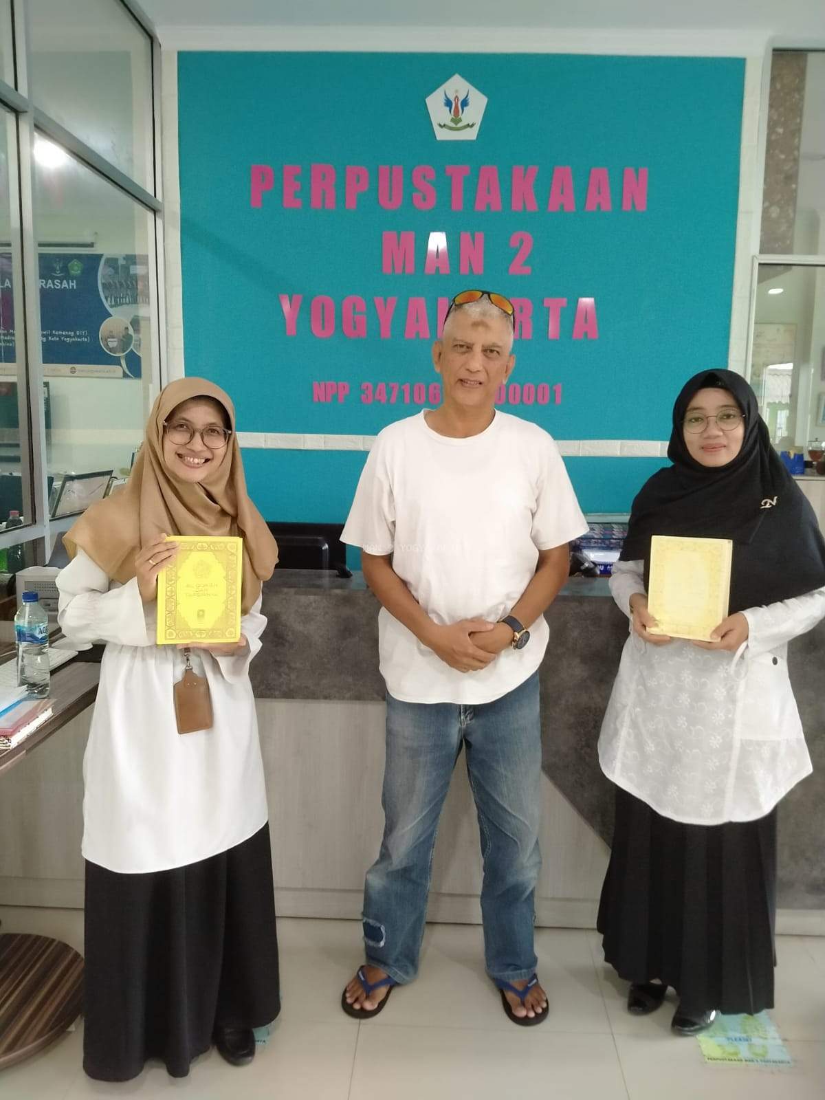 Perpustakaan MAN 2 Yogyakarta menerima hibah AlQuran