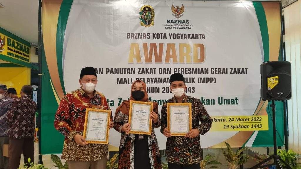 MAN 2 Yogyakarta Terima Penghargaan Baznas Award 2022