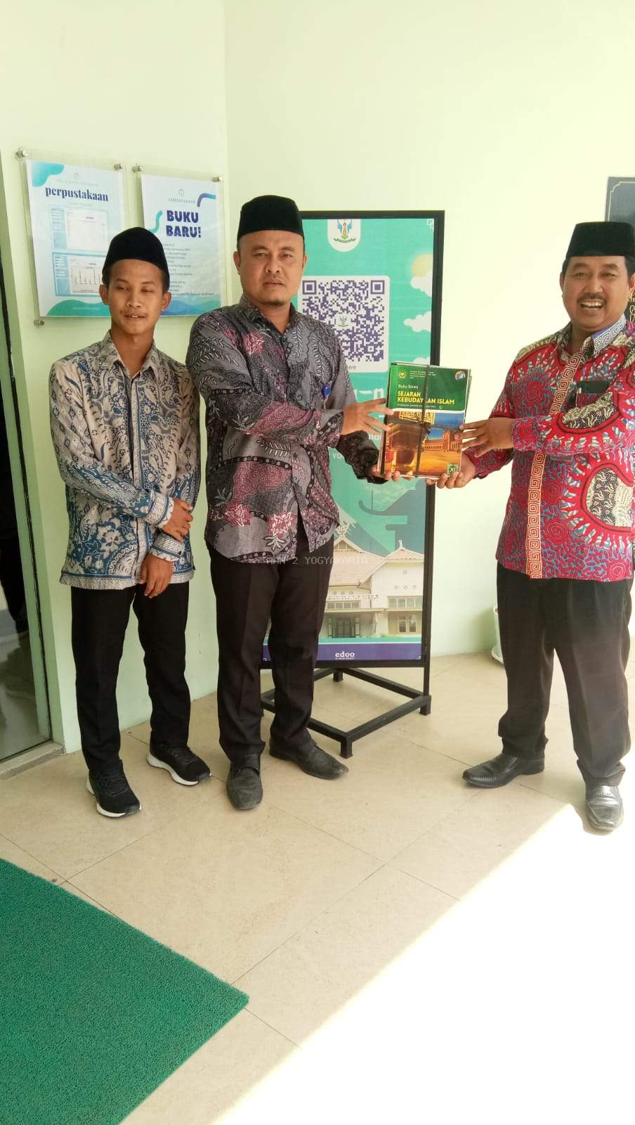 Hibah Buku MAN 2 Yogyakarta ke MA Darul Mushlihin