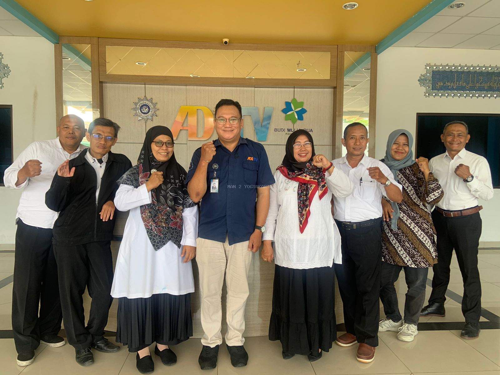 Kepala Unit Broadcasting dan Film MAN 2 Yogyakarta, Bersama Guru Bahasa Kunjungi Siswa Prakerin di AdiTV