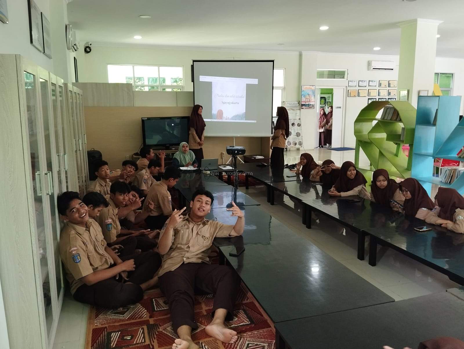 Pembelajaran P5P2RA Presentasi Vlog Permainan Tradisional MAN 2 Yogyakarta