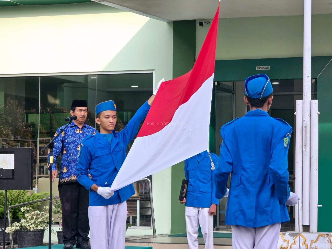 MAN 2 Yogyakarta Gelar Upacara Bendera Peringatan Hari Lahir Pancasila 2024