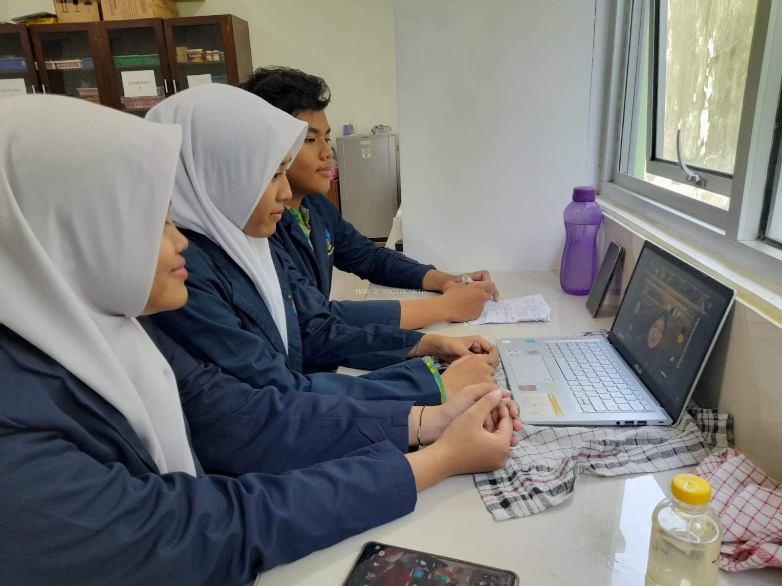 Tim Riset MAN 2 Yogyakarta Juara 1 LKTI Siber Universitas Muhammadiyah 