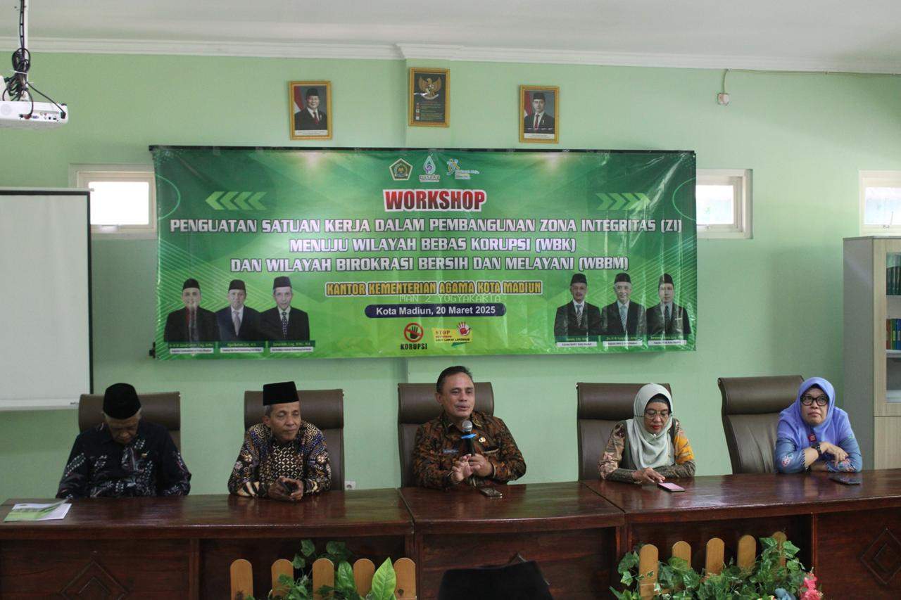 Kepala Tata Usaha MAN 2 Yogyakarta Isti Wahyuni, SE., MM, Narasumber ZI di MAN 1 Madiun