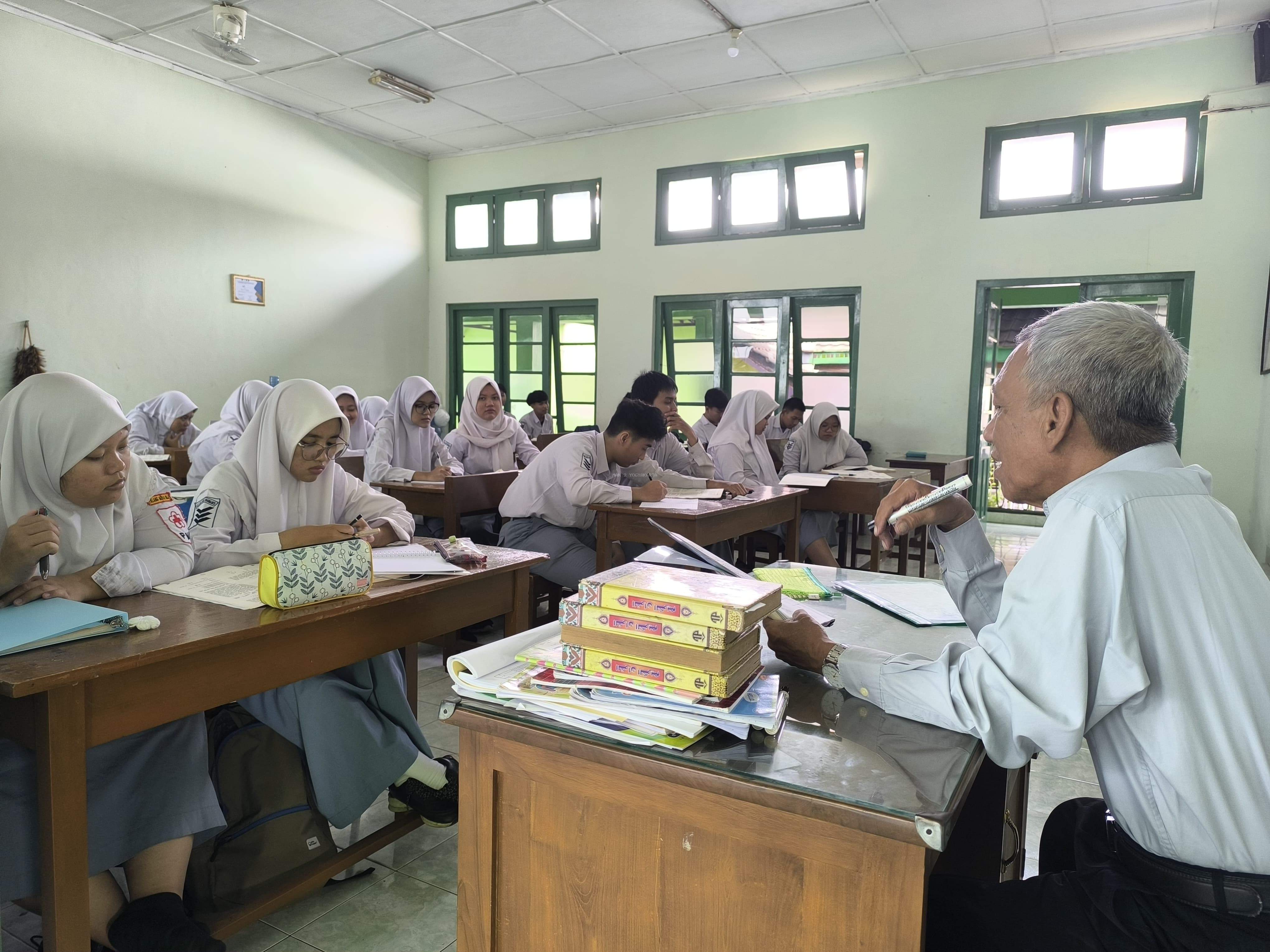 Sukses Studi Lanjut, MAN 2 Yogyakarta Adakan Bimbingan Belajar Intensif Kelas XII Bersama New Neutron