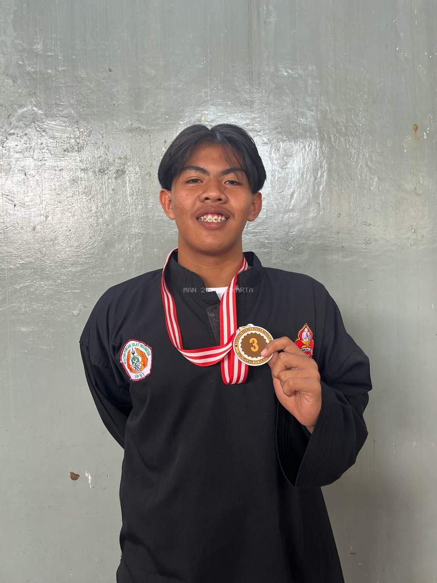 Siswa MAN 2 Yogyakarta, Girindra Abhimanamanasa Raih Juara 3 dalam Ajang Bergengsi Pencak Silat Kebangsaan #3 Tingkat DIY