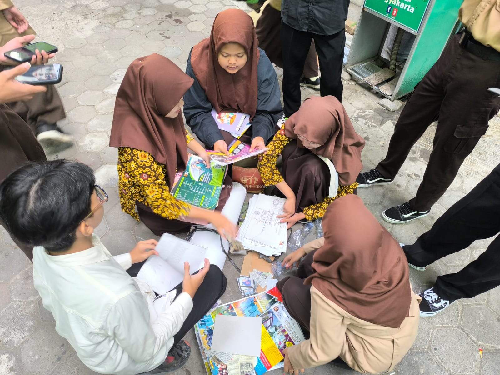 BANK SAMPAH MAN 2 YOGYAKARTA AJAK SELURUH STAKEHOLDER DAN WARGA SEKITAR UNTUK MELAKSANAKAN PEMILAHAN SAMPAH DI MADRASAH
