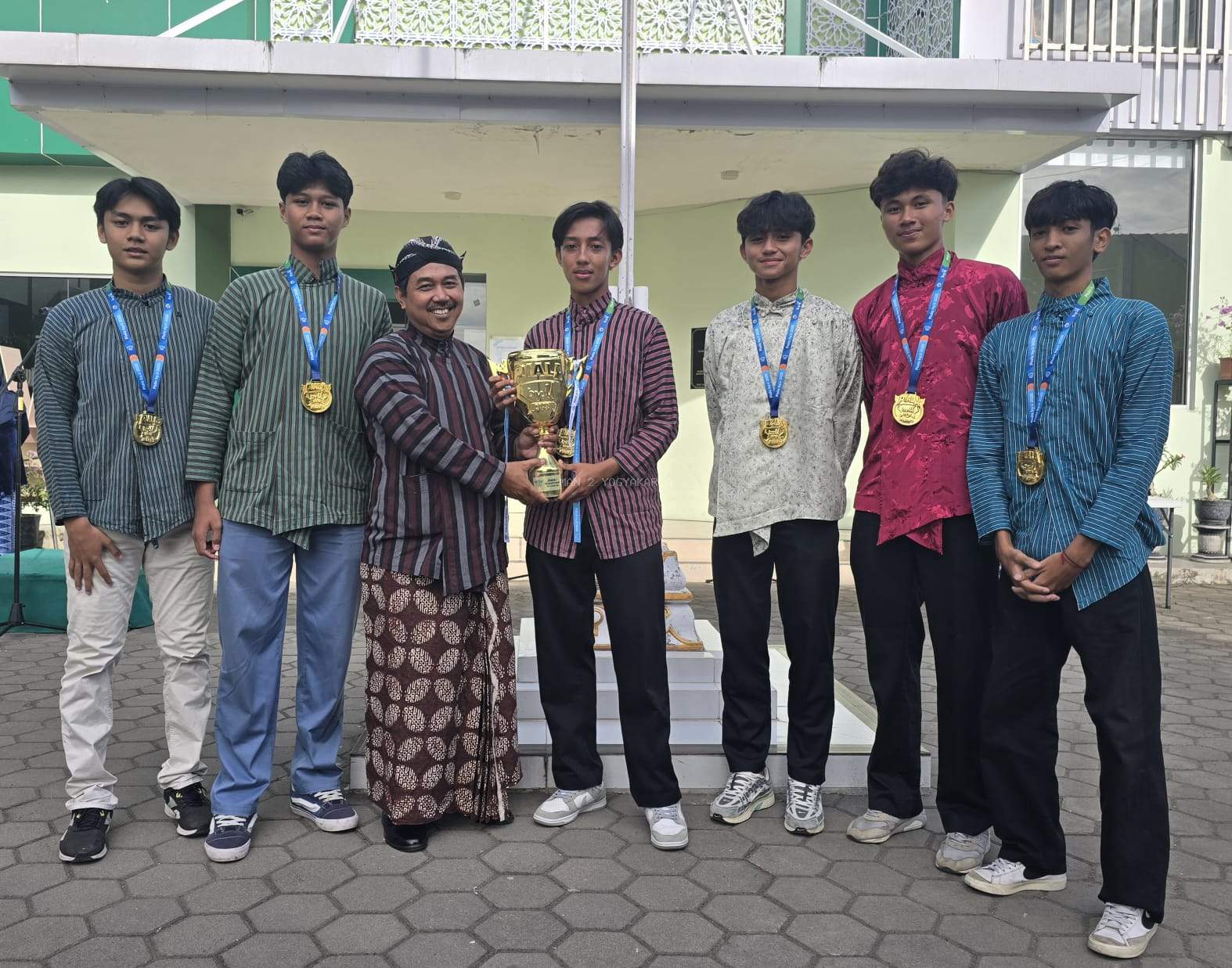 MAN 2 Yogyakarta Gelar Upacara Peringatan Hari Pendidikan Nasional Tahun 2025