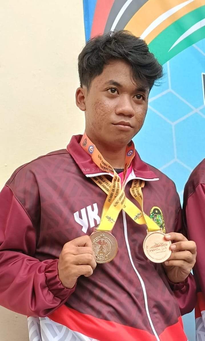 Berlian Nawwar Sabet Medali Perak Panahan Standard Bow Individu POPDA DIY 2025