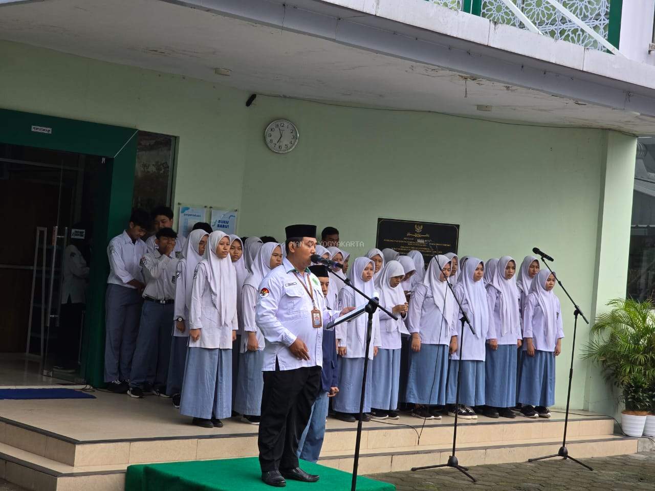 MAN 2 Yogyakarta Peringati Hari Bumi 2025 dengan Semangat Gendarling: Gerakan Nyata untuk Bumi Lestari   