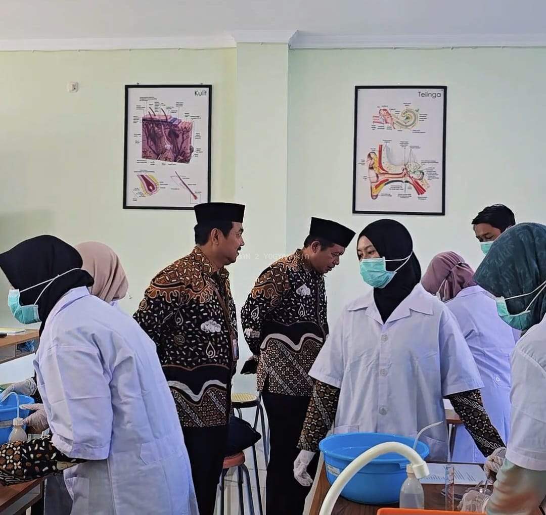 MAN 2 Yogyakarta Jadi Tuan Rumah Pelatihan Laboratorium se-DIY, Bahas Inovasi Pengolahan Limbah Padat dan Cair