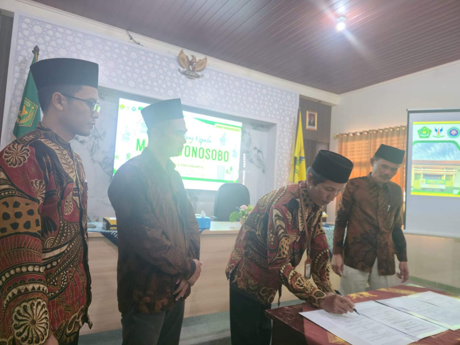MAN 2 Yogyakarta dan MAN 1 Wonosobo Teken MoU Program Sahabat Madrasah untuk Penguatan Implementasi Manajerial
