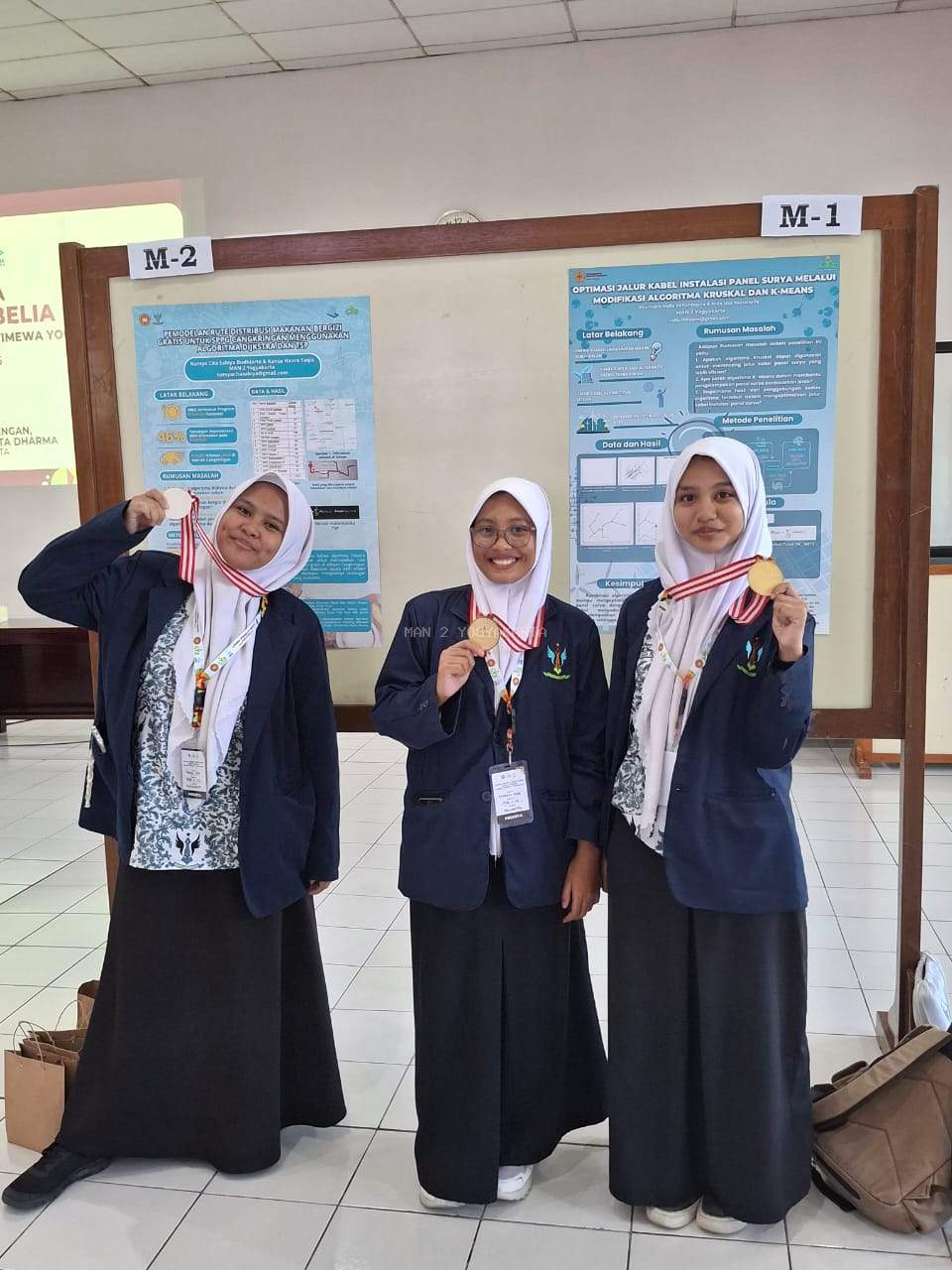 Riset Berbasis Teknologi, Natsya dan Kanza Raih Juara 2 LPB DIY 2025: Efisiensikan Distribusi Makanan Bergizi Gratis di Lereng Merapi
