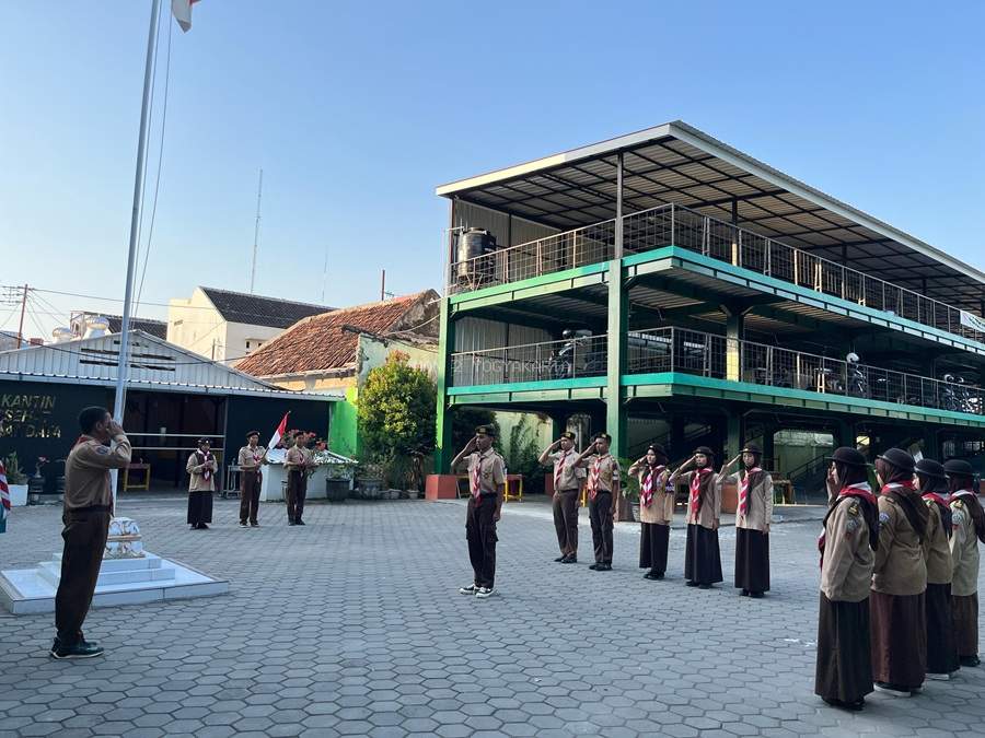 Pelantikan Penegak Laksana dan Penyematan TKK Kepada 3 Dewan Ambalan Sri Sultan Hamengkubuwono IX dan Nyi Ageng Serang