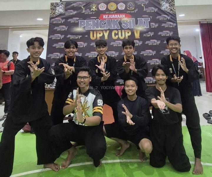 Berprestasi Tanpa Batas: Lima Siswa MAN 2 Yogyakarta Bersinar dan Borong Medali di Kejuaraan Nasional UPY CUP V Tahun 2025
