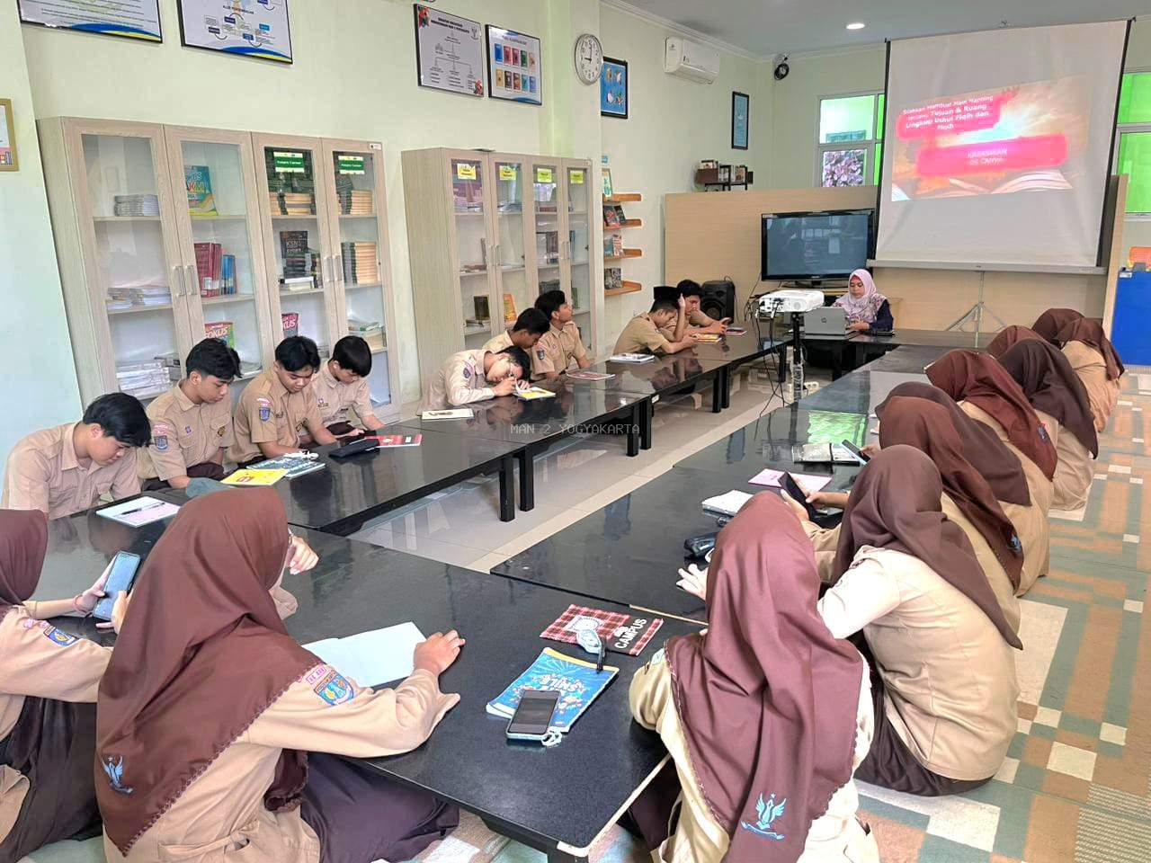 Asyik dan Nyaman, Perpustakaan MAN 2 Yogyakarta Jadi Rujukan Tempat KBM Mapel Fiqih