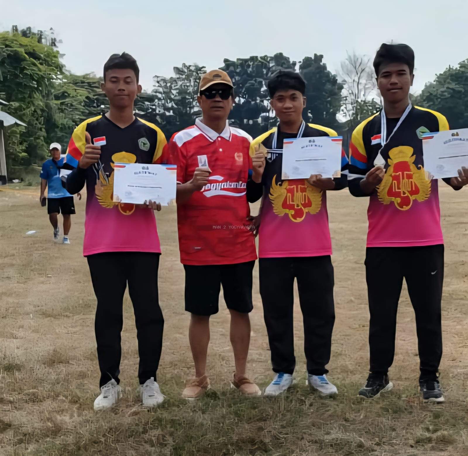 Melesat Menuju Prestasi: Tiga Pemanah MAN 2 Yogyakarta Borong Juara di Kejuaraan Panahan Kota Yogyakarta   