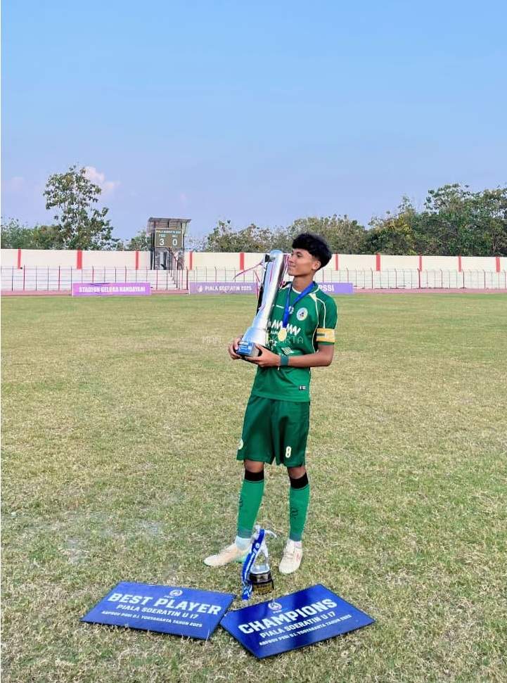 Eko Hanif Siswa MAN 2 Yogyakarta Raih Juara 1 dan Pemain Terbaik Piala Soeratin Tingkat Provinsi