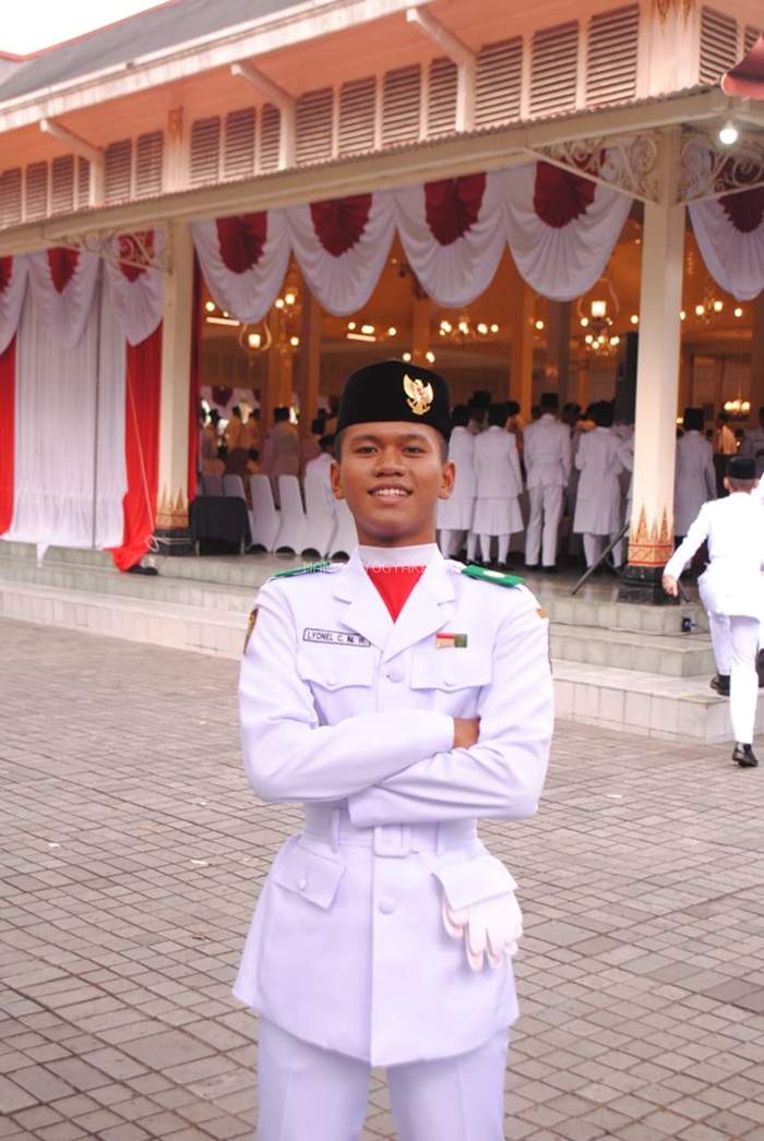 Siswa MAN 2 Yogyakarta, Lyonel Cammilano, Bertugas sebagai Paskibraka Penurunan Bendera HUT RI ke-80 di Balai Kota Yogyakarta