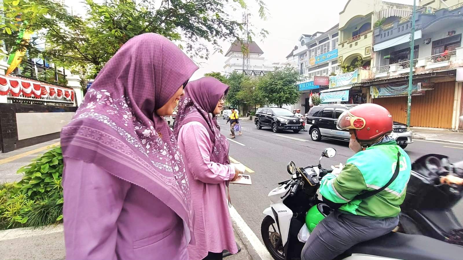 Sebungkus Nasi, Sejuta Makna: Jumat Berkah MAN 2 Yogyakarta Hadirkan Hangatnya Kepedulian
