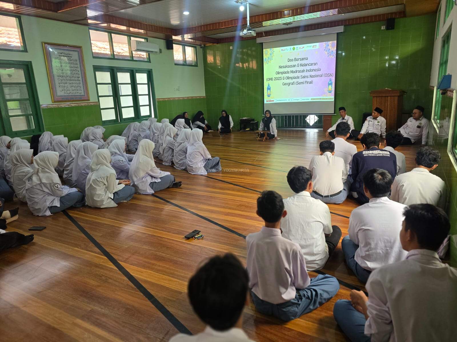 Jalur Langit: Doa Bersama MAN 2 Yogyakarta Iringi Peserta OMI dan Newton Nabil Menuju Prestasi Nasional