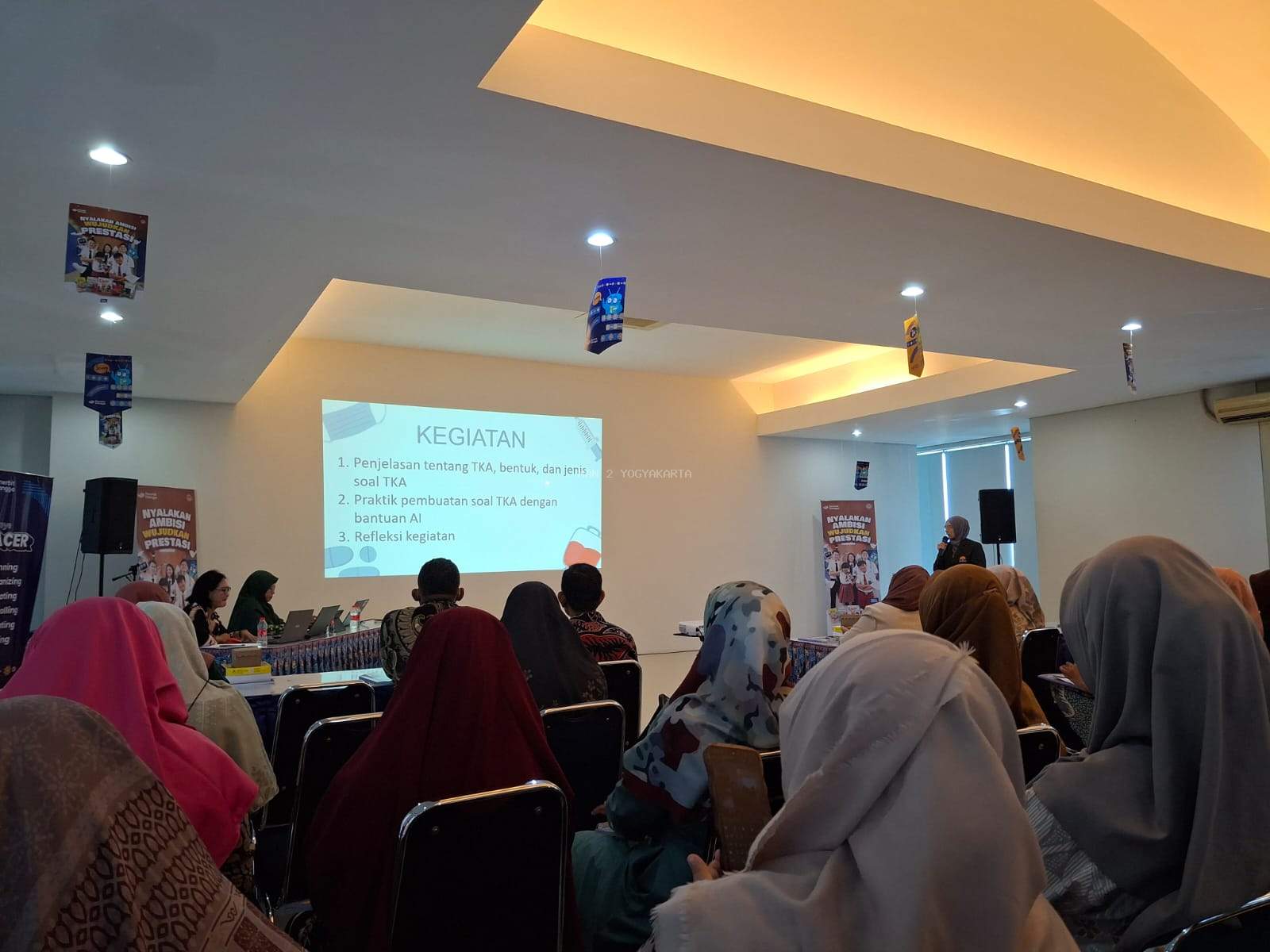 Guru Kimia MAN 2 Yogyakarta Ikuti Bedah Soal TKA MGMP Kimia Kota Yogyakarta
