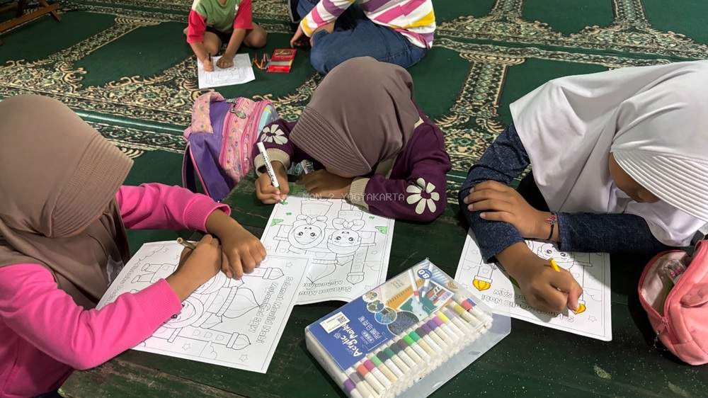 Mubaligh Hijrah Armiftada Memperingati HUT ke-75 MAN 2 Yogyakarta dengan Kegiatan TPA dan Lomba Anak