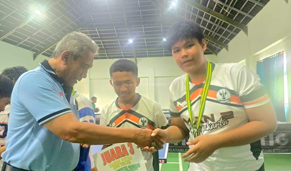Kal El Muhammad dan Rozin Syarif Firdaus Raih Juara 3 Tenis Meja Ganda Putra di PKM 2025