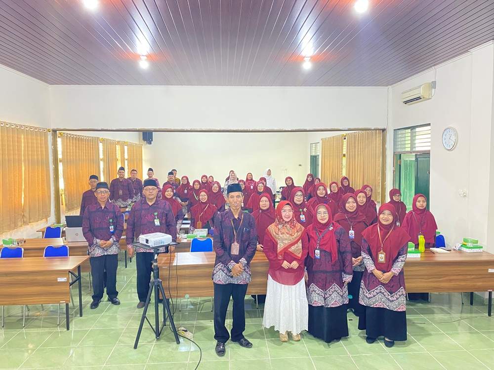 Guru MAN 2 Yogyakarta Bertransformasi: Menulis Praktik Baik, Menginspirasi Negeri