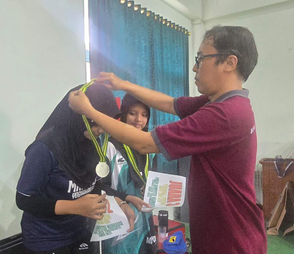 Devi Muslikhatul Kumairo dan Afiah Amimatunnisa Sabet Juara 1 Tenis Meja Ganda Putri di PKM 2025