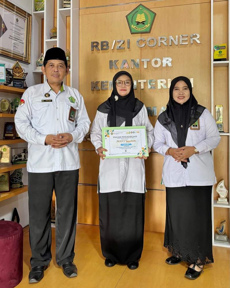 Kemenag Kota Yogyakarta Anugerahkan Juara Umum PKM 2025 kepada MAN 2 Yogyakarta