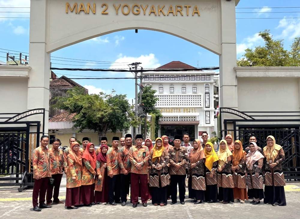 MAN 2 Yogyakarta Terima Kunjungan Studi Tiru MAN 1 Gunungkidul: Perkuat Komitmen Zona Integritas
