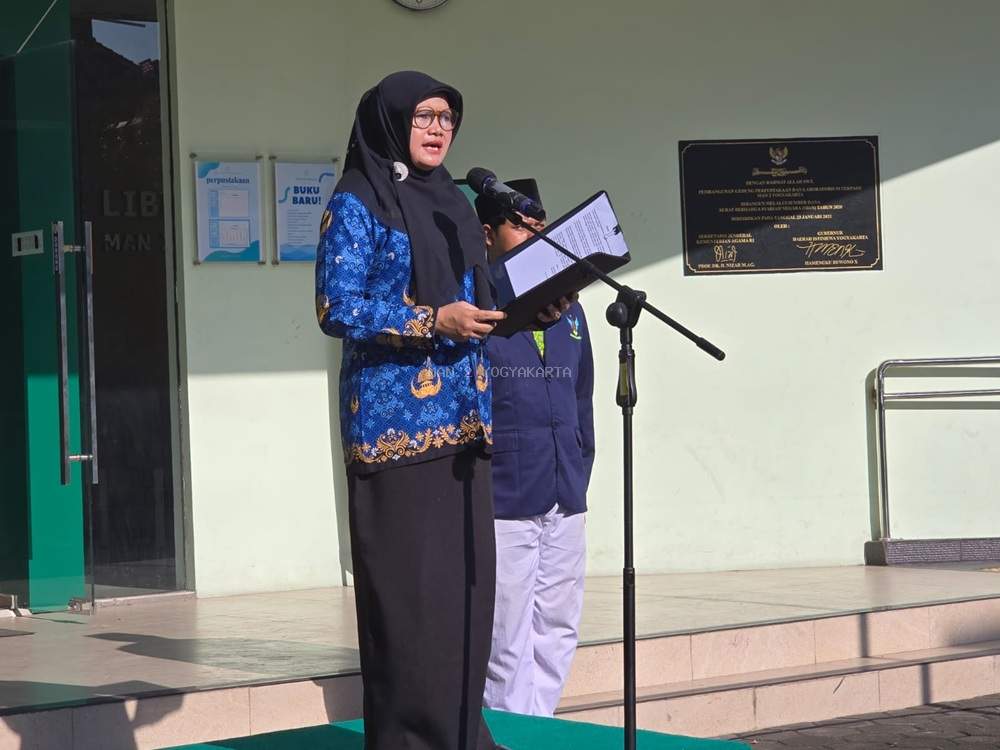 Kobarkan Semangat Pancasila, MAN 2 Yogyakarta Gelar Upacara Hari Kesaktian Pancasila 2025