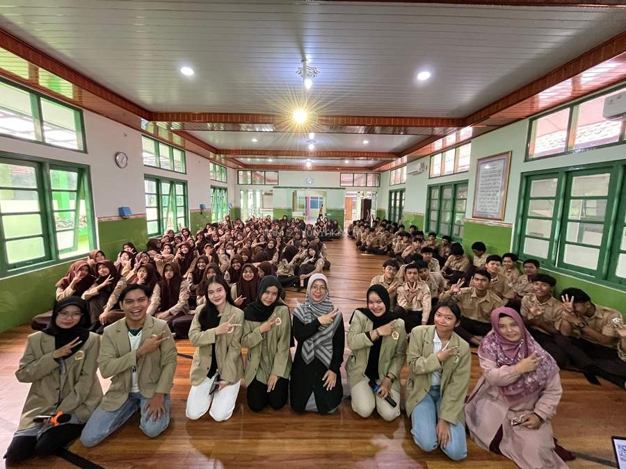 Murid kelas XI MAN 2 Yogyakarta Ngopi Bareng Mahasiswa Pariwisata UGM