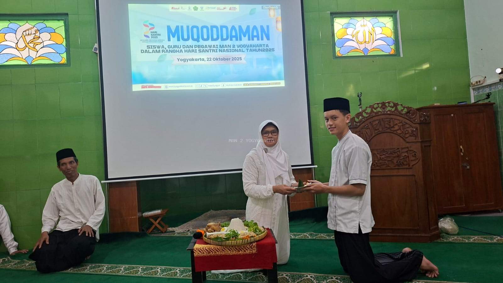 Semaan Al-Qur’an MAN 2 Yogyakarta: Murid PAHALAQU Tutup Kegiatan dengan Potong Tumpeng dan Makan Kembul