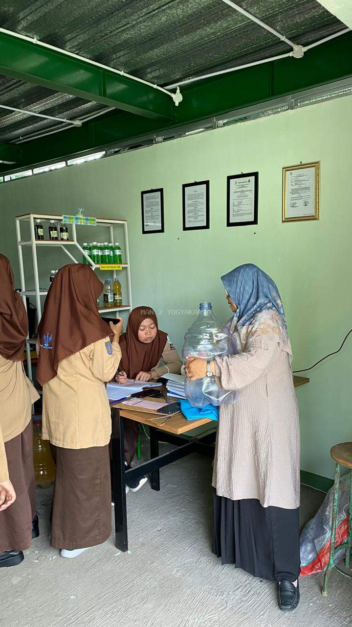 Bank Sampah MAN 2 Yogyakarta Siaga Peduli Lingkungan