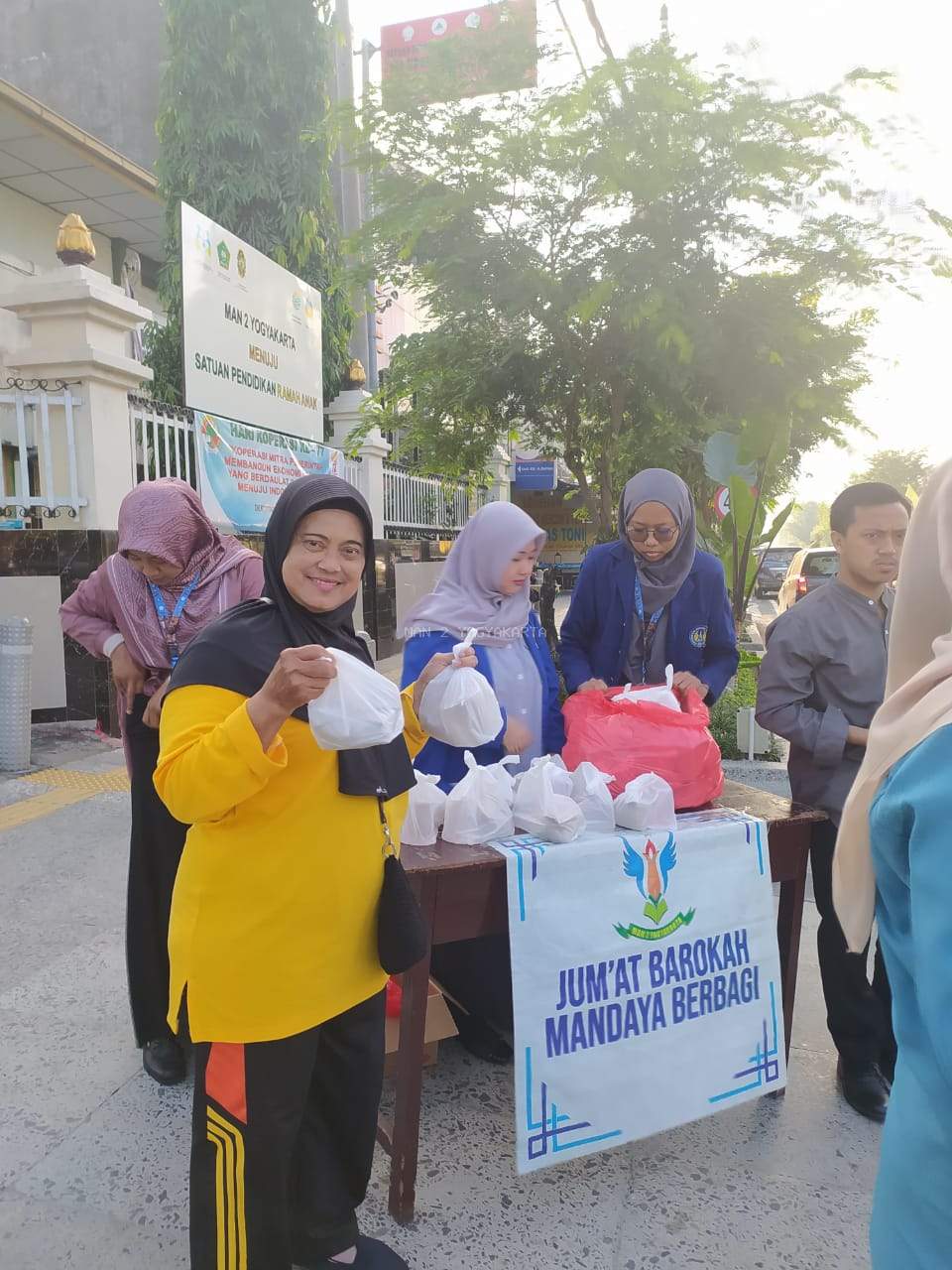 Teladan Tak Kenal Purna: Guru Sepanjang Hayat di Jalan Kebaikan Jumat Berkah Mandaya