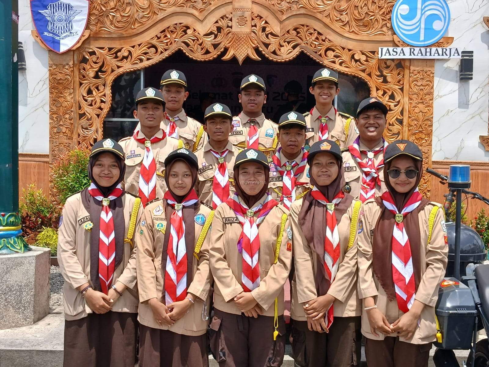 Pramuka MAN 2 Yogyakarta Dukung Pospam Nataru, Wujud Nyata Moderasi Beragama di Ruang Publik