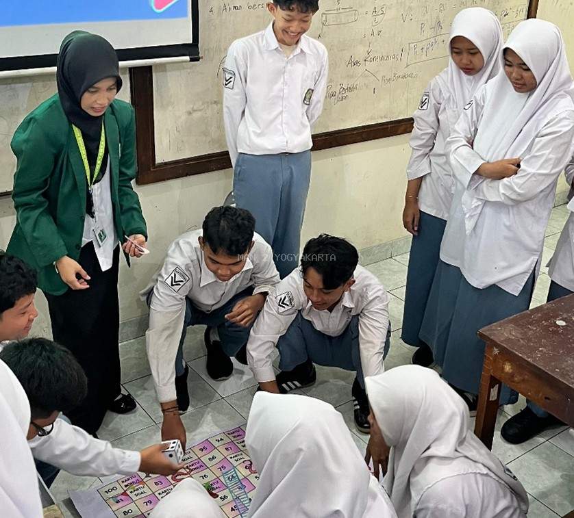 Mahasiswa PLP UIN Sunan Kalijaga Terapkan Pembelajaran Integrasi-Interkoneksi di MAN 2 Yogyakarta