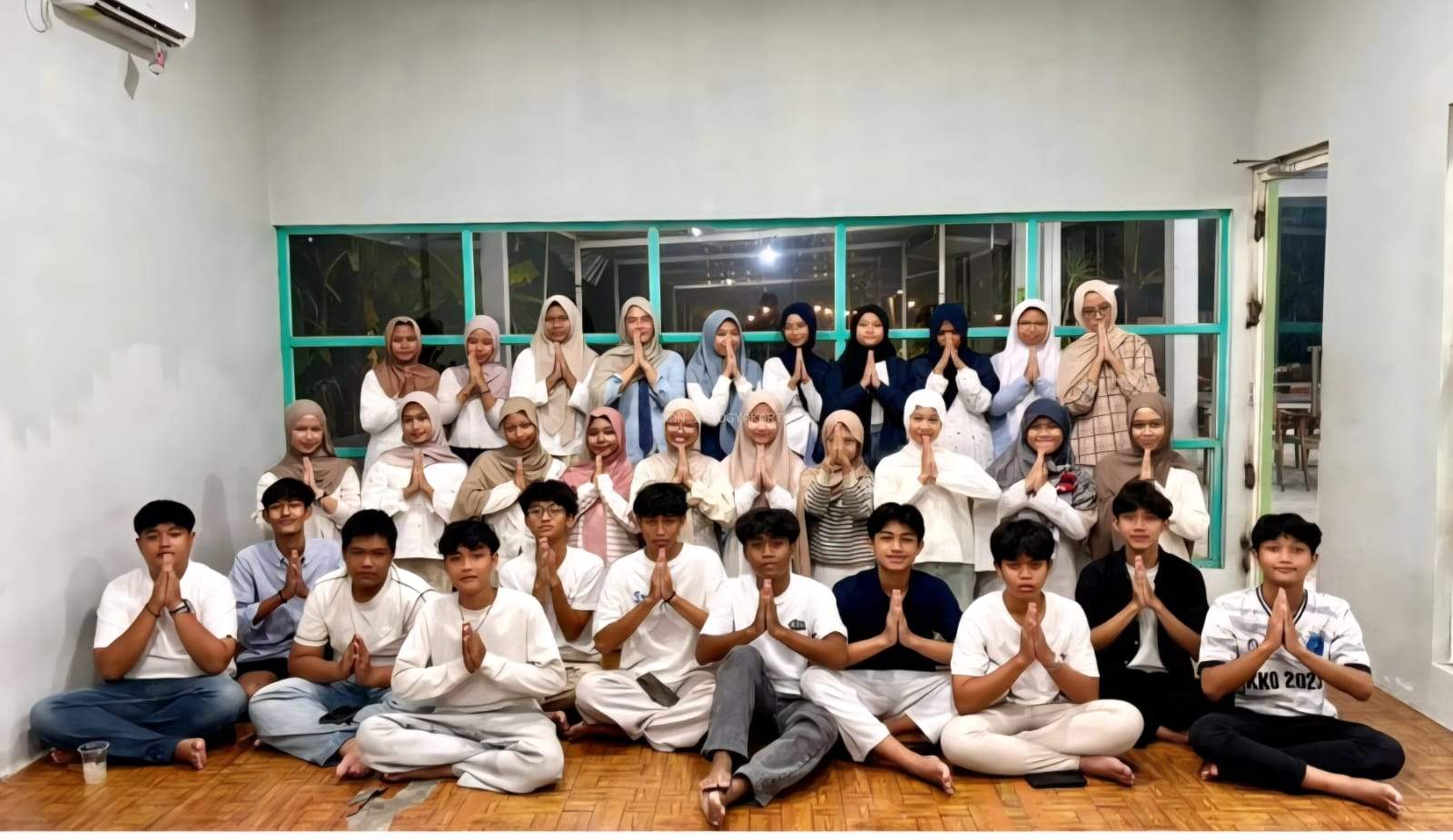 Kebersamaan di Luar Kelas, Kelas XH MAN 2 Yogyakarta Gelar Buka Bersama Dibersamai Wali Kelas