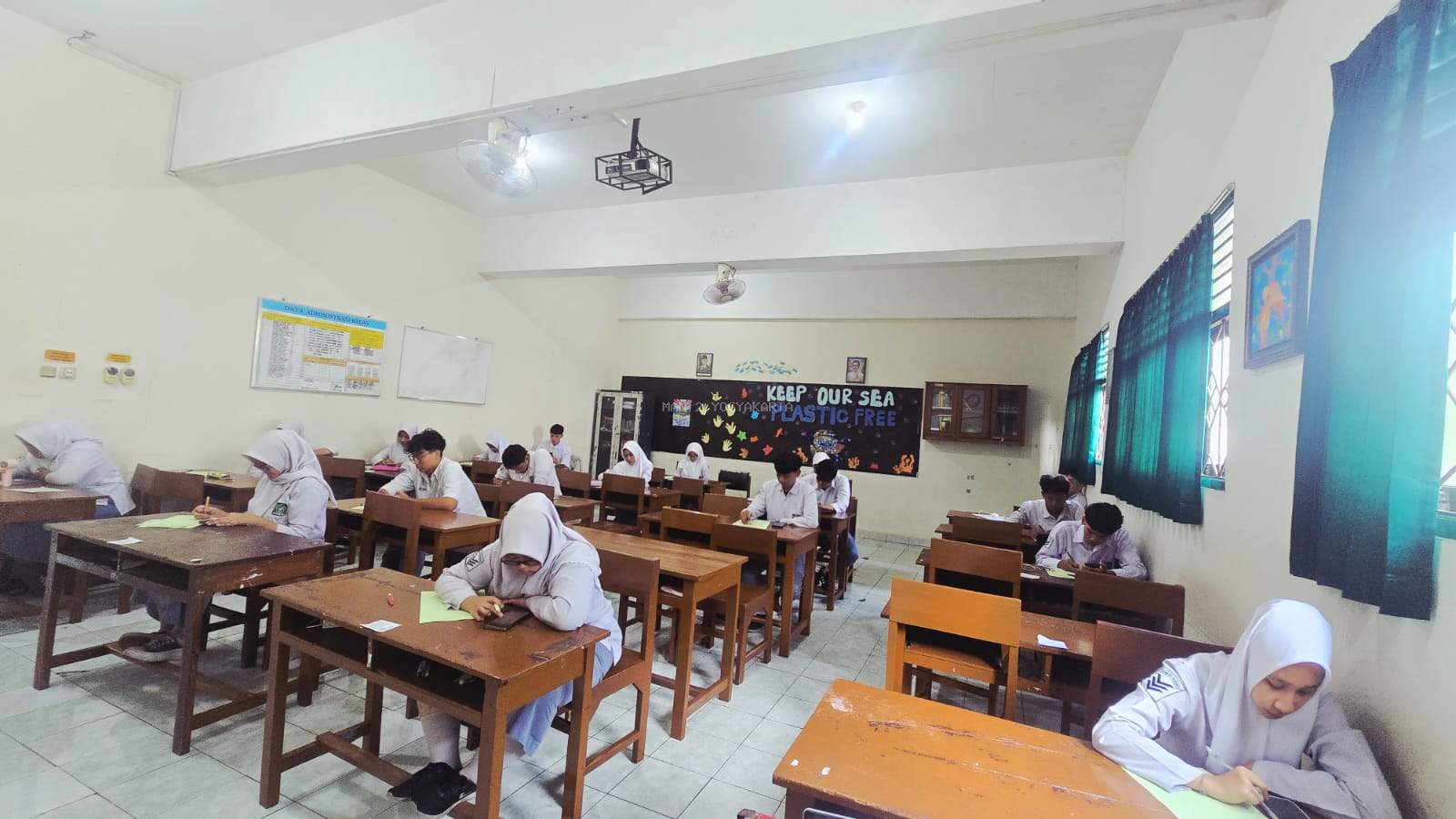 Puasa Tak Surutkan Semangat dan Tanpa Lakukan Academic Misconduct: Murid  MAN 2 Yogyakarta Saat Hadapi Ujian Madrasah Berbasis Digital 
