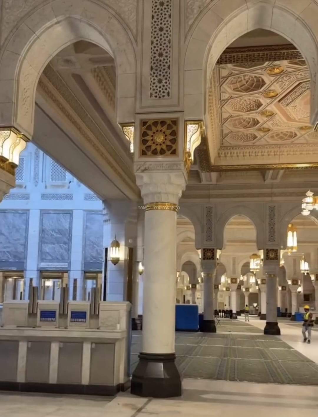 Hukum Jual Beli di Serambi Masjid dalam Perspektif Fikih Islam