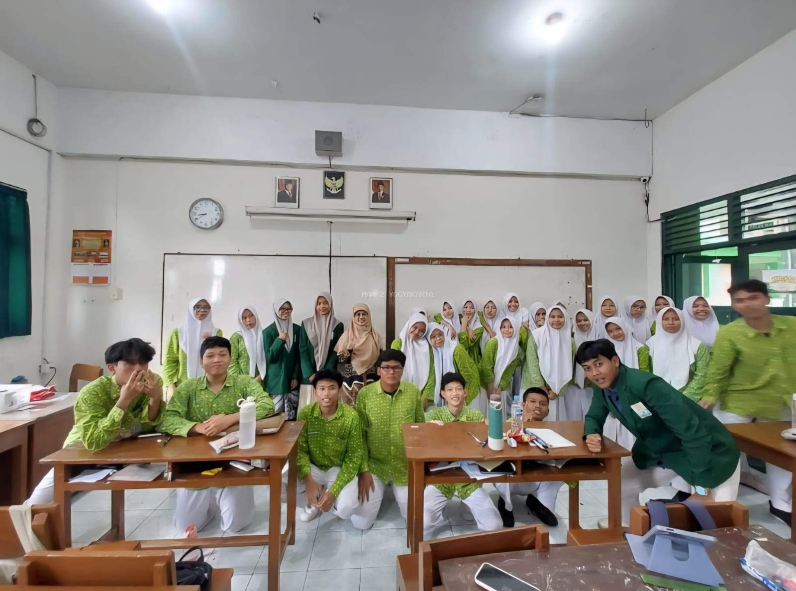 Siswa Kelas XI C MAN 2 Yogyakarta Asah Kemampuan Statistika Lewat Uji Soal dari Mahasiswa UIN Sunan Kalijaga
