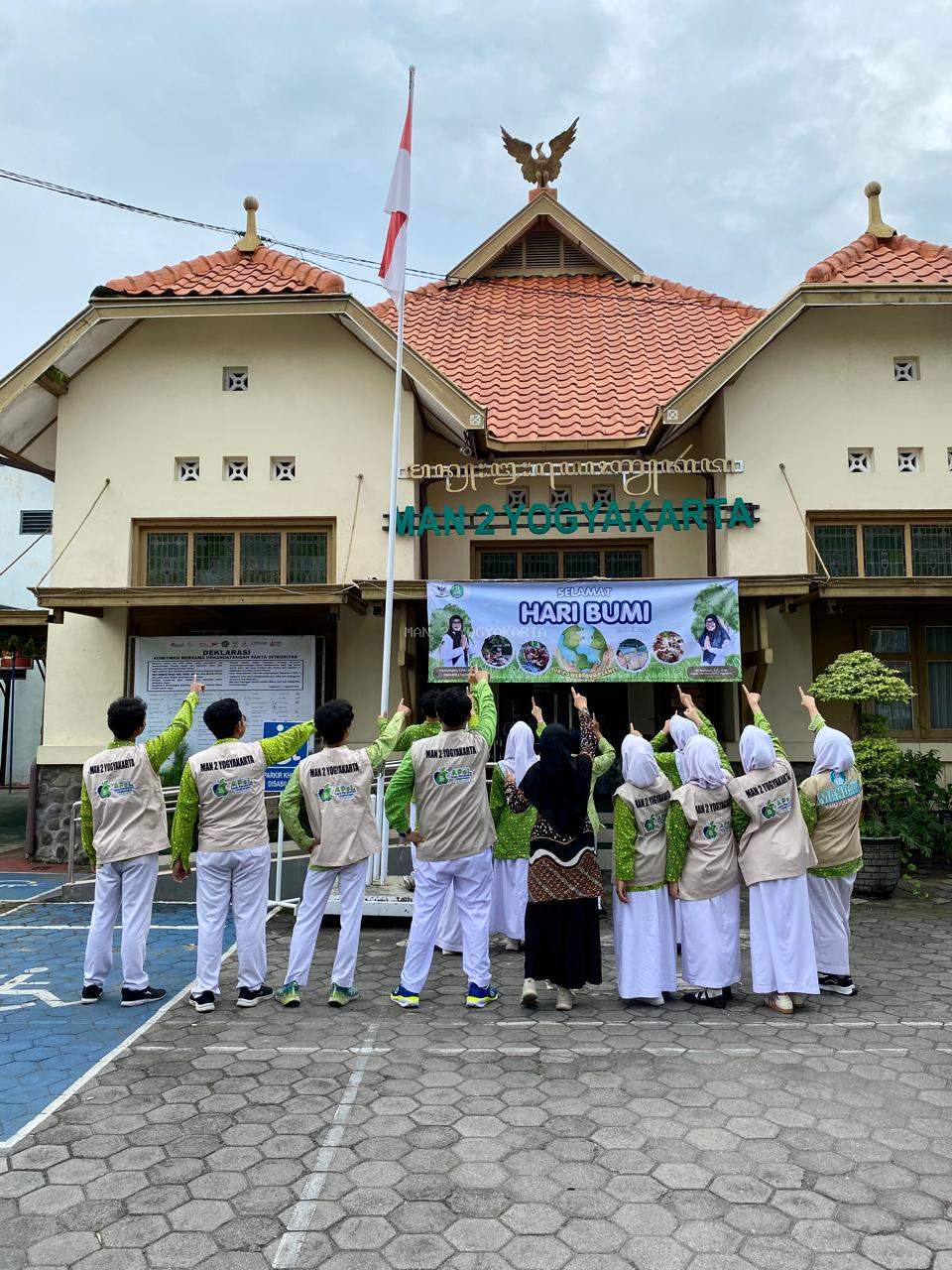 Kader Adiwiyata Kampanyekan Pengurangan Sampah di Peringatan   Hari Bumi Sedunia 2026