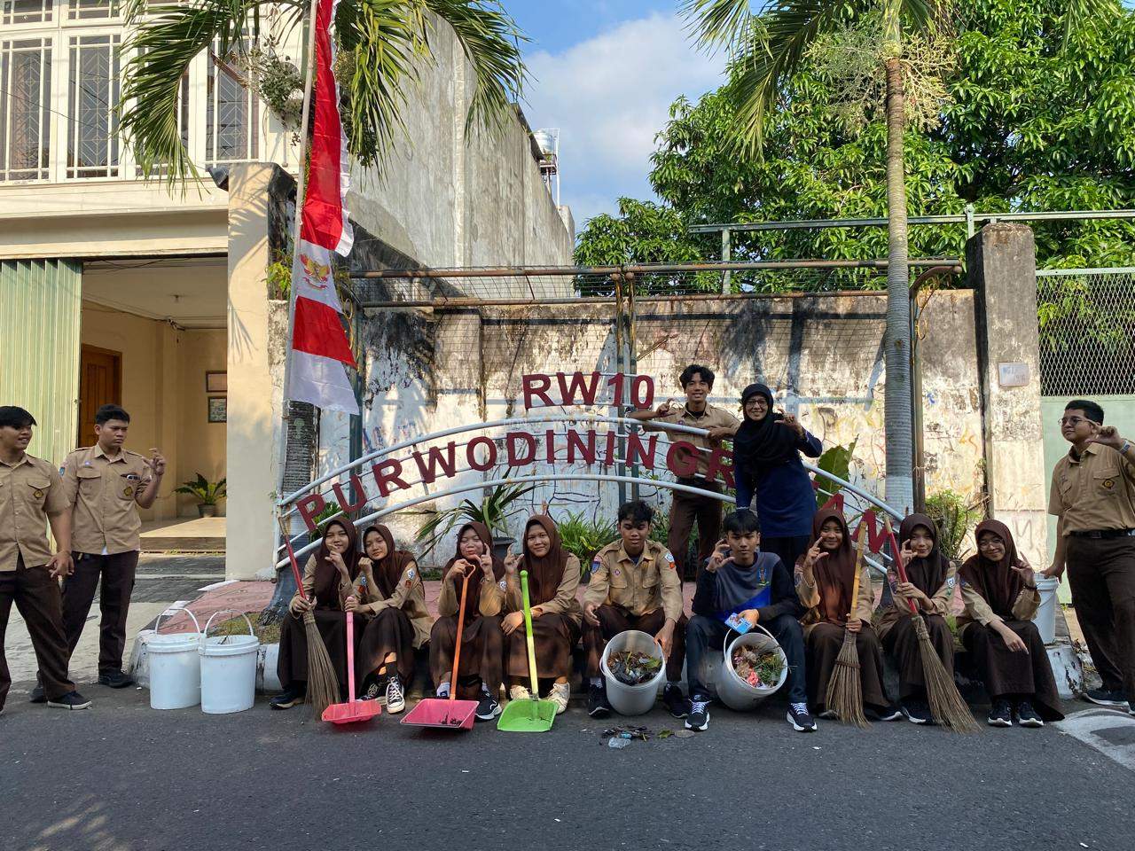 Tingkatkan Kepedulian Lingkungan, Murid MAN 2 Yogyakarta Bersihkan Jalan Protokol